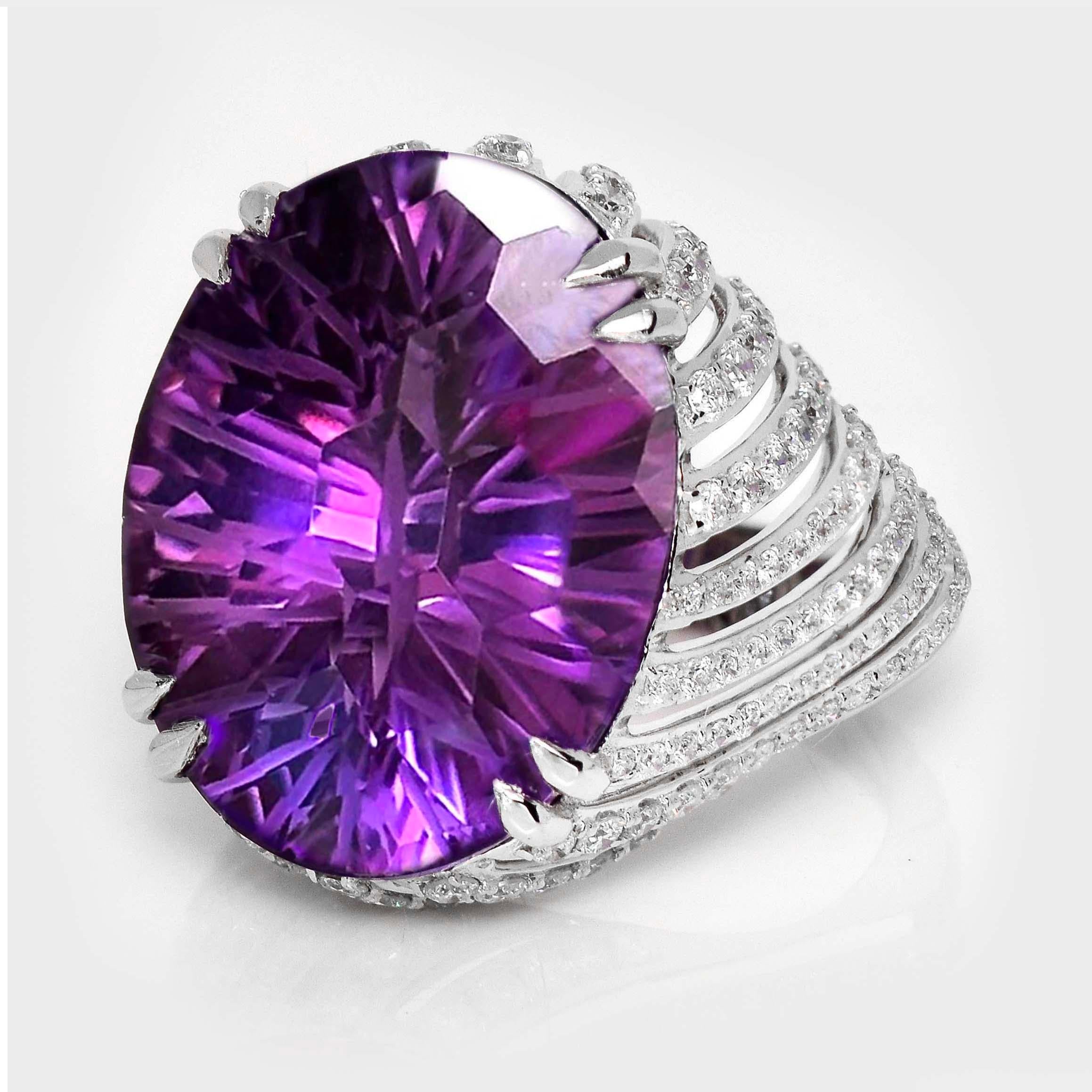 *Especial* IGI 14K 16,87 ct Vivid Amatista Diamantes Anillo de compromiso antiguo Corte oval en venta
