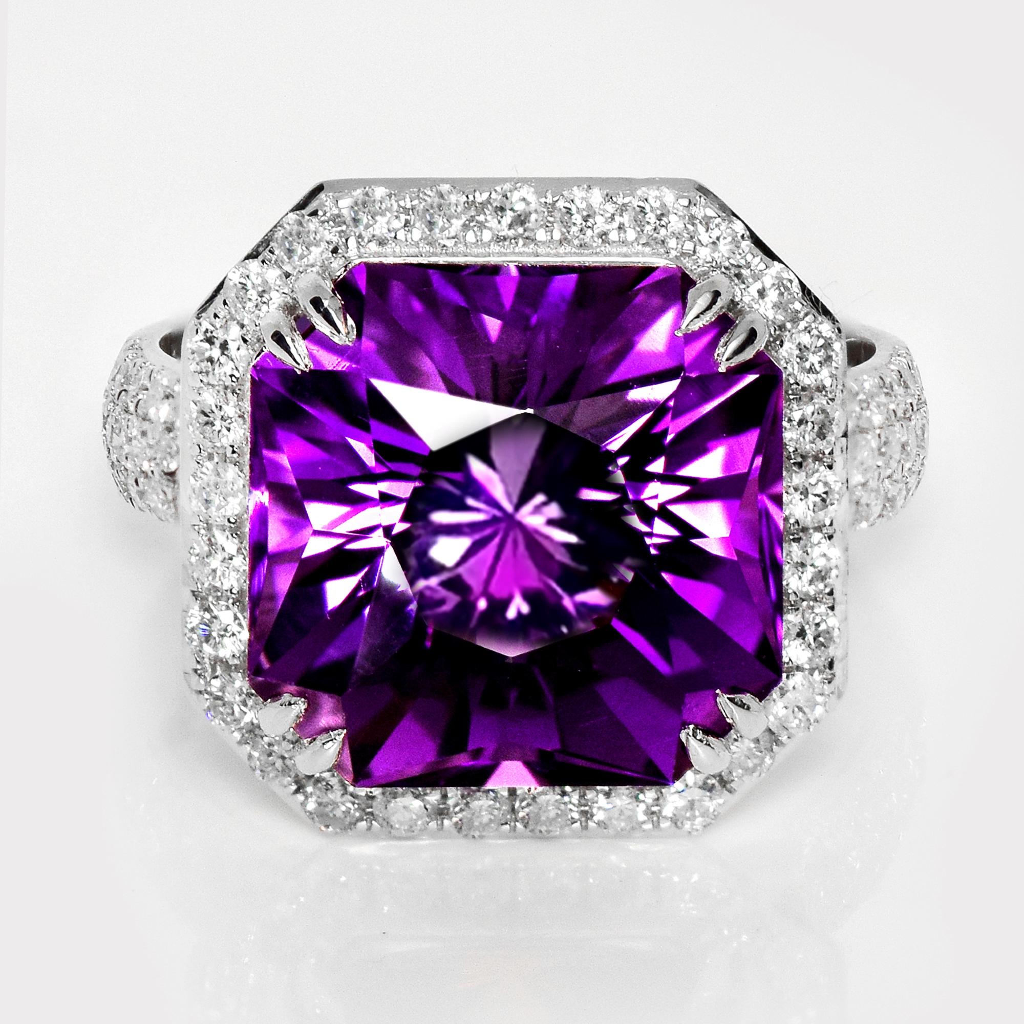 *IGI 14K 7,24 ct Vivid Amatista Diamantes Anillo de compromiso antiguo*

La amatista natural de color púrpura vivo, con un peso de 7,24 quilates, es la piedra central rodeada de diamantes naturales FG, VS, con un peso de 0,86 quilates, en la banda