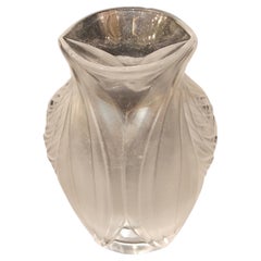 ¡Especial! Impresionante jarrón original de Marc Lalique, firmado y fechado