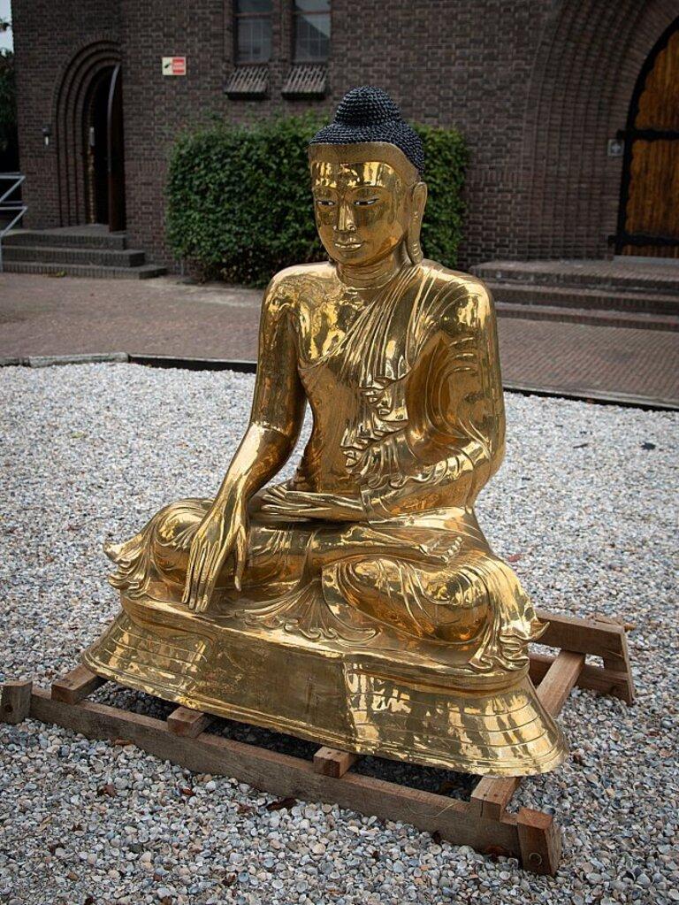 Special Large Bronze Buddha Statue from Burma For Sale 4