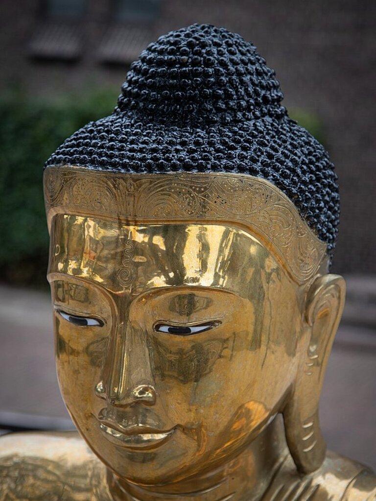 Special Large Bronze Buddha Statue from Burma For Sale 5