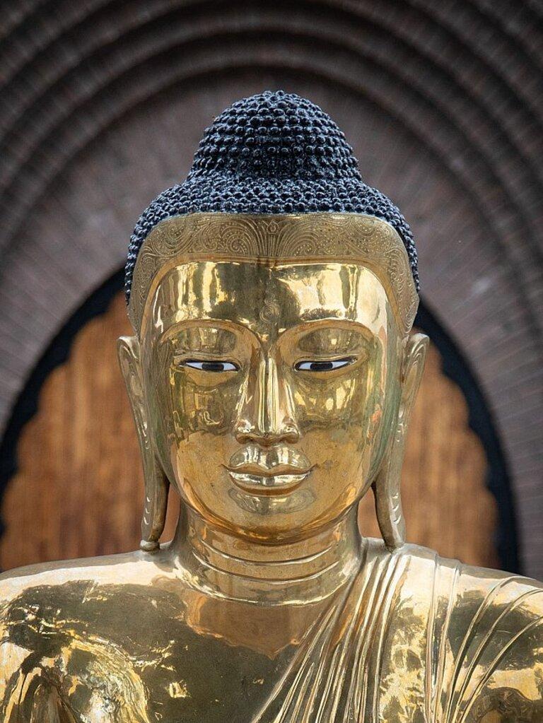 antique bronze buddha