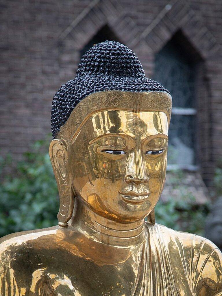 Special Large Bronze Buddha Statue from Burma For Sale 3
