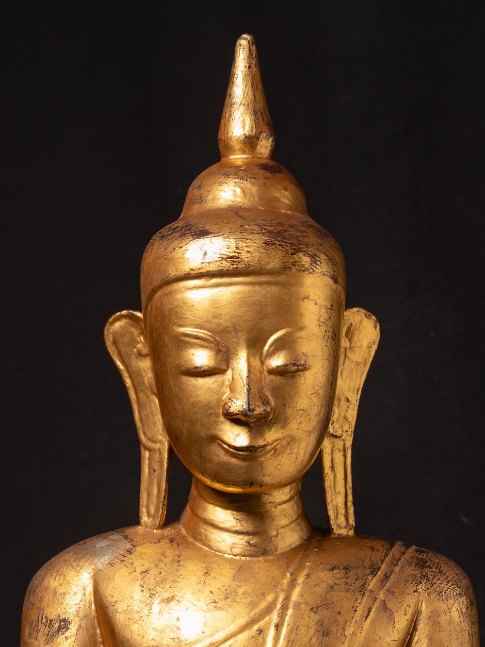 Special large Burmese Buddha statue from Burma in Bhumisparsha mudra In Good Condition For Sale In DEVENTER, NL