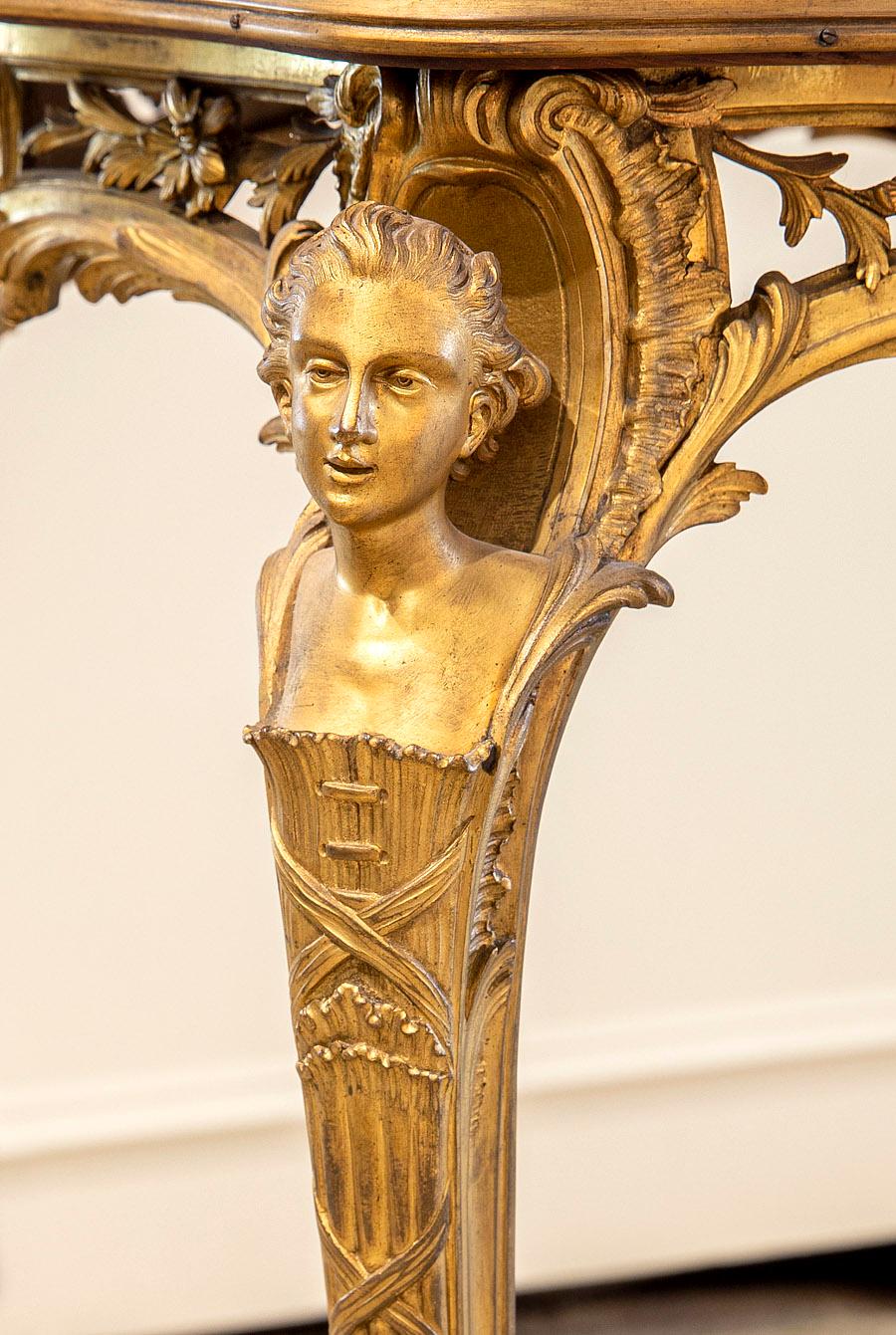Sonderer Beistelltisch mit vergoldeter Bronze-Marmorplatte von Maison Millet aus dem späten 19. Jahrhundert (Belle Époque) im Angebot
