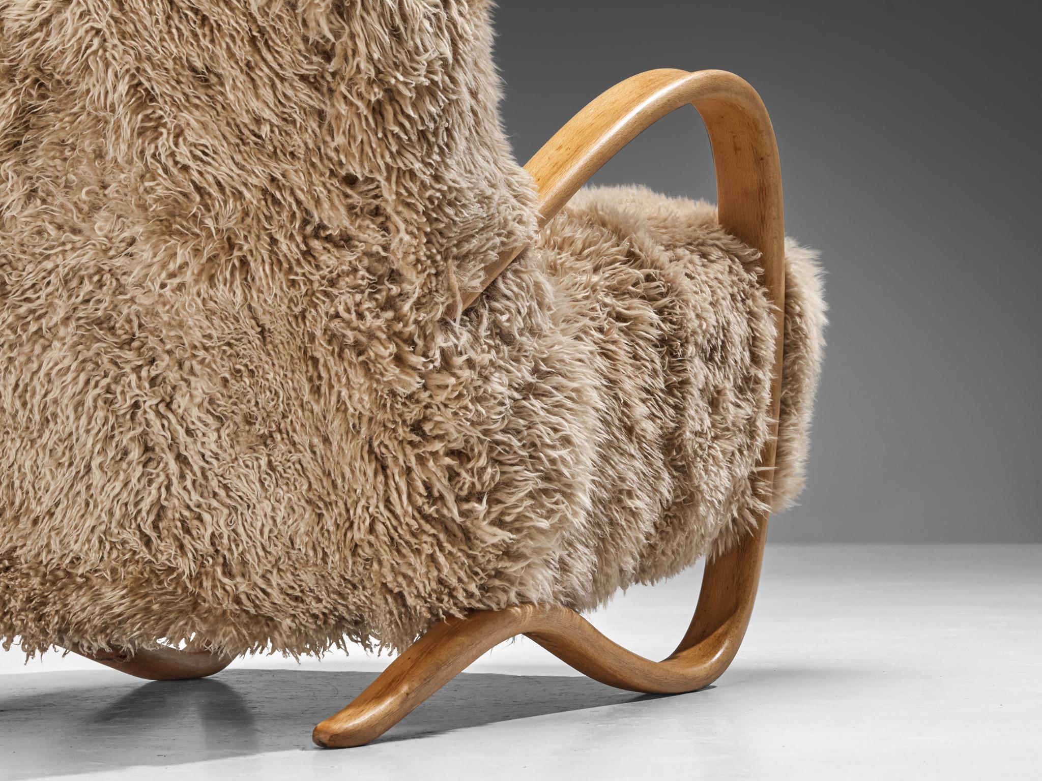 Este es un listado personalizado para C en COM: 

Jindrich Halabala, sillones de salón, modelo 