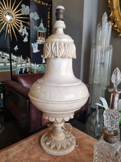 Liste spéciale pour M : Énorme lampe de table espagnole néoclassique en albâtre