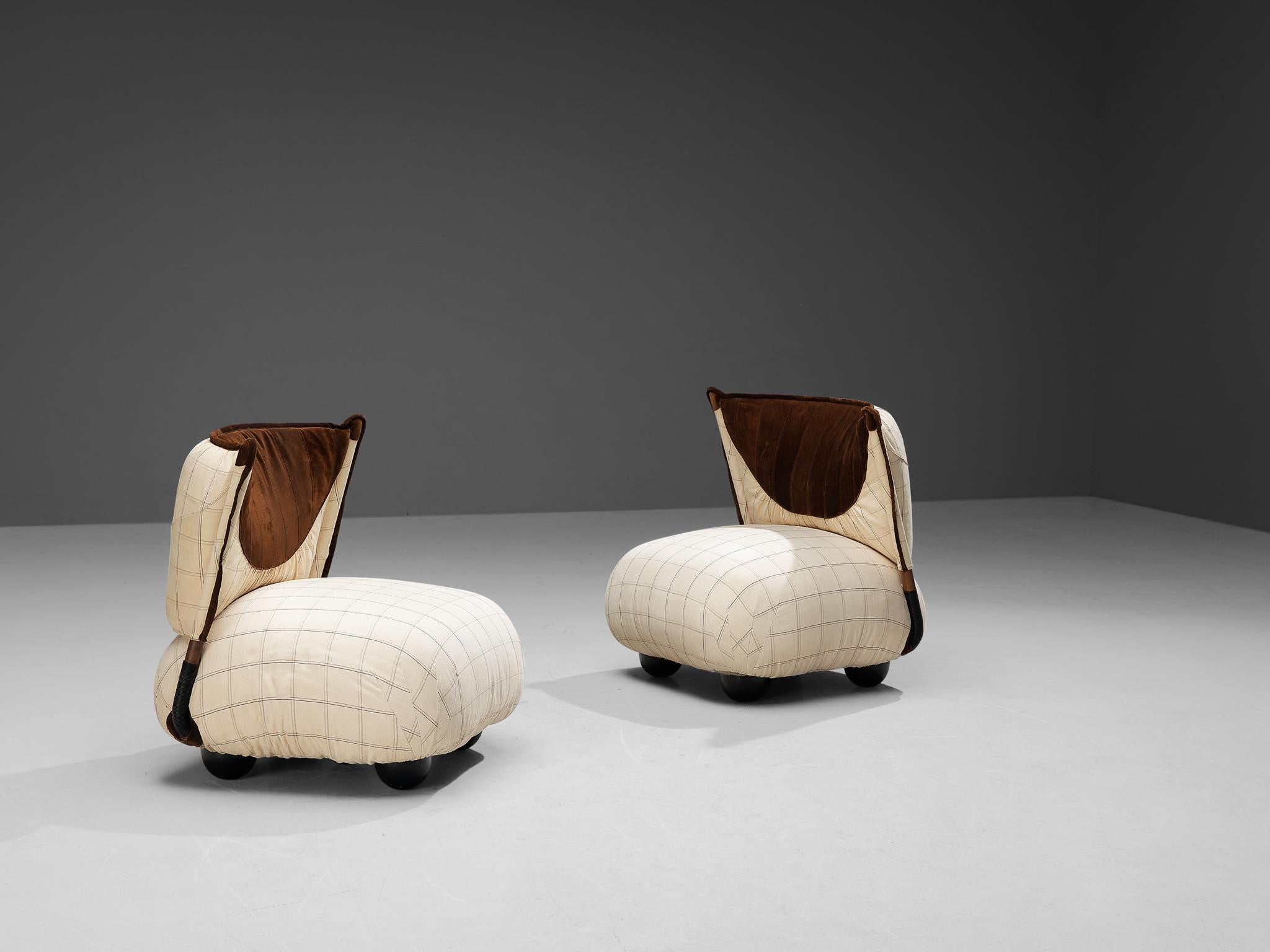 Fun and quirky pair of lounge chairs by Alessandro Becchi. These chairs are made in Italy, and definitely breathe the spirit and the ethos of the seventies.
A bulky seat offers comfort and has a base of five dome shaped feet. The brown and off white