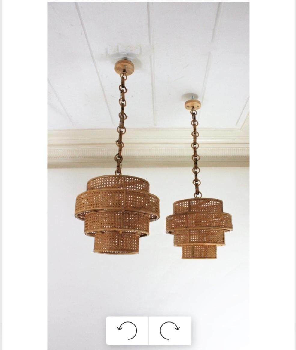 Ein Paar Zylinder-Hängeleuchten aus Rattangeflecht, Italien 1960er Jahre (Handgefertigt) im Angebot