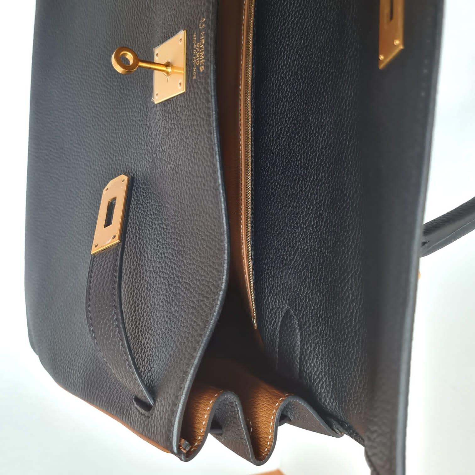 Special Order Hermes Black Togo Gold Piping Kelly 40 Bag Brushed GHW In Excellent Condition In Jakarta, Daerah Khusus Ibukota Jakarta