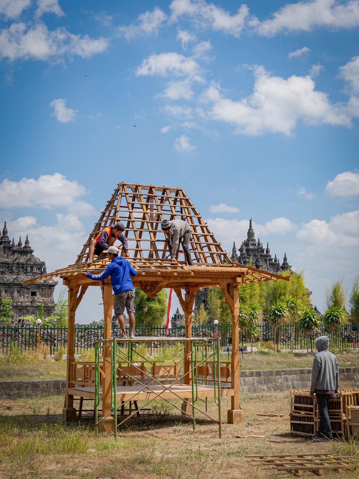 Special original teak wooden temple house - Gazebo In New Condition For Sale In DEVENTER, NL