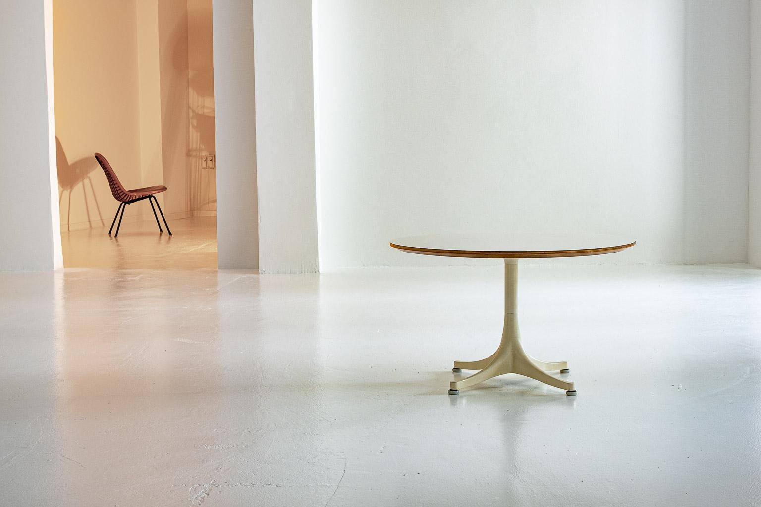 Special Pedestal Occasional Coffee Table No. 5452, George Nelson, Herman Miller In Good Condition For Sale In Frankfurt am Main, DE