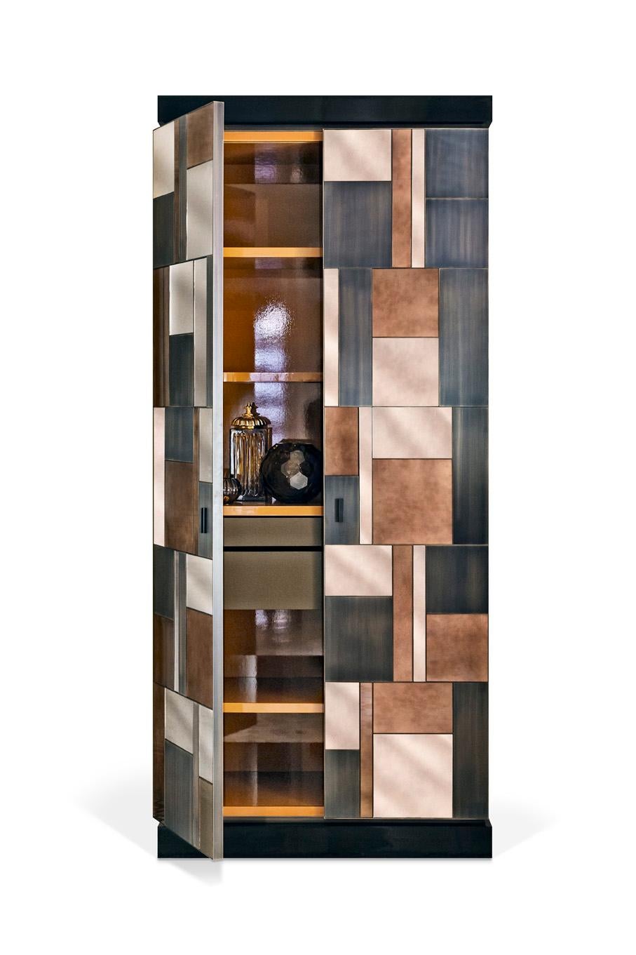 Special Price Fantastic Cabinet Ebony Macassar Veenered In Excellent Condition For Sale In London, GB
