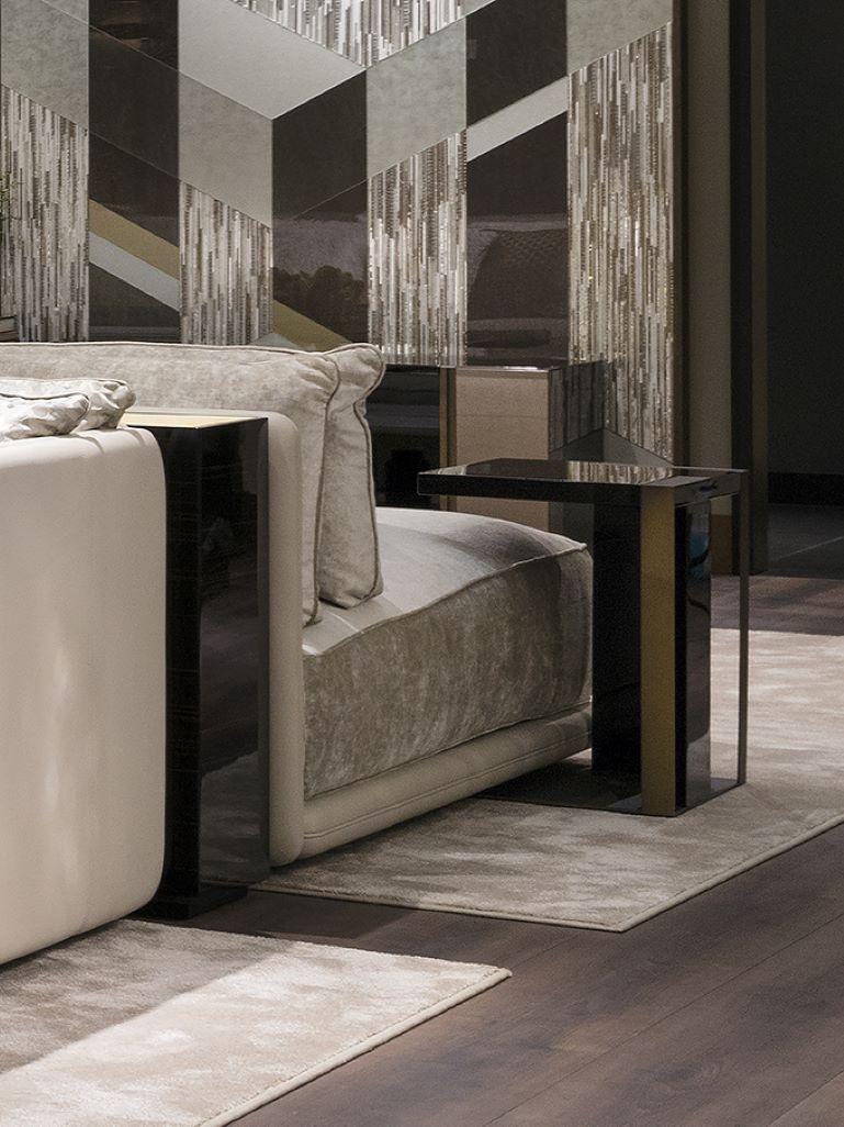 Sonderpreis Luxus Couchtisch auf Lager zum Verkauf (Moderne) im Angebot