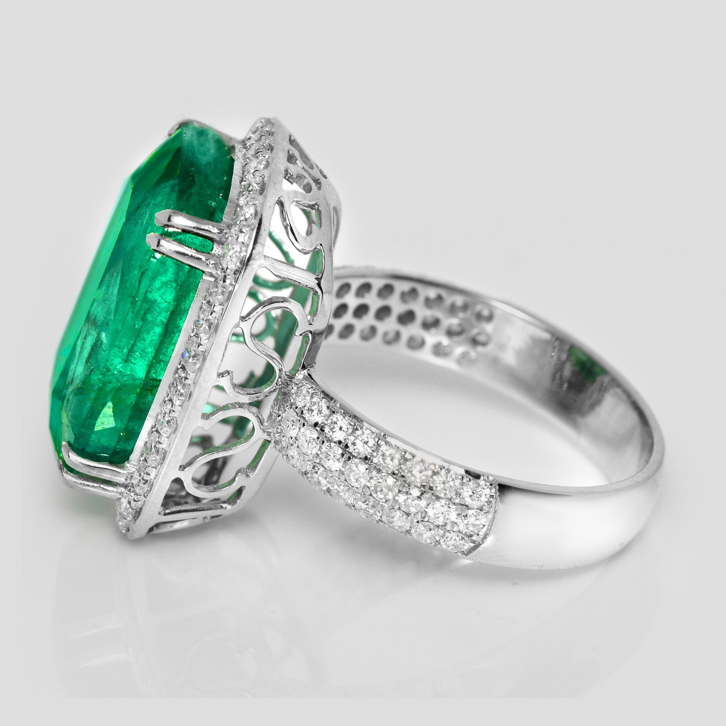 Taille coussin *Special Sale* IGI 14K 9.40 Ct Natural Emerald&Diamonds Antique Engagement Ring en vente