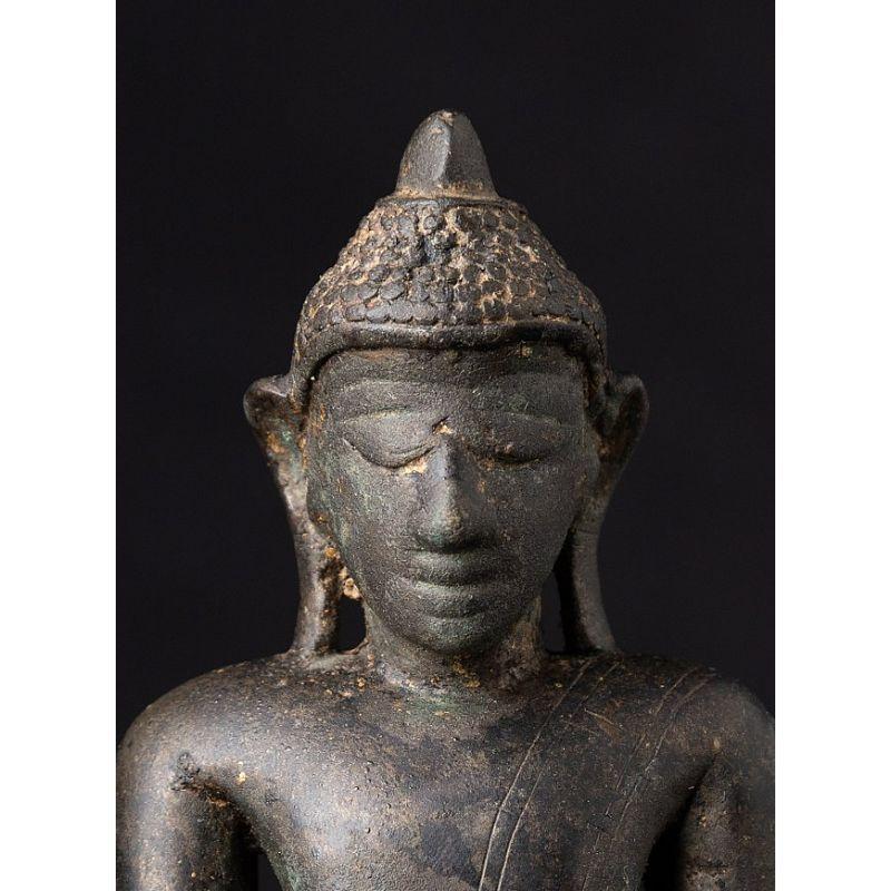 Spécial - très ancienne statue de Bouddha Arakan en bronze de Birmanie en vente 5