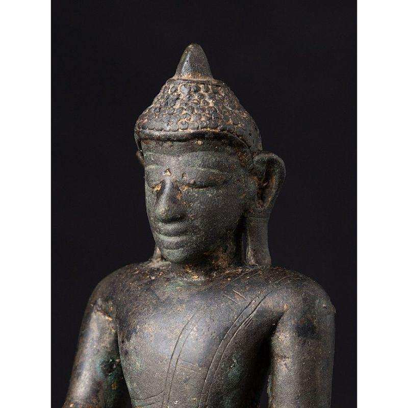 Spécial - très ancienne statue de Bouddha Arakan en bronze de Birmanie en vente 7