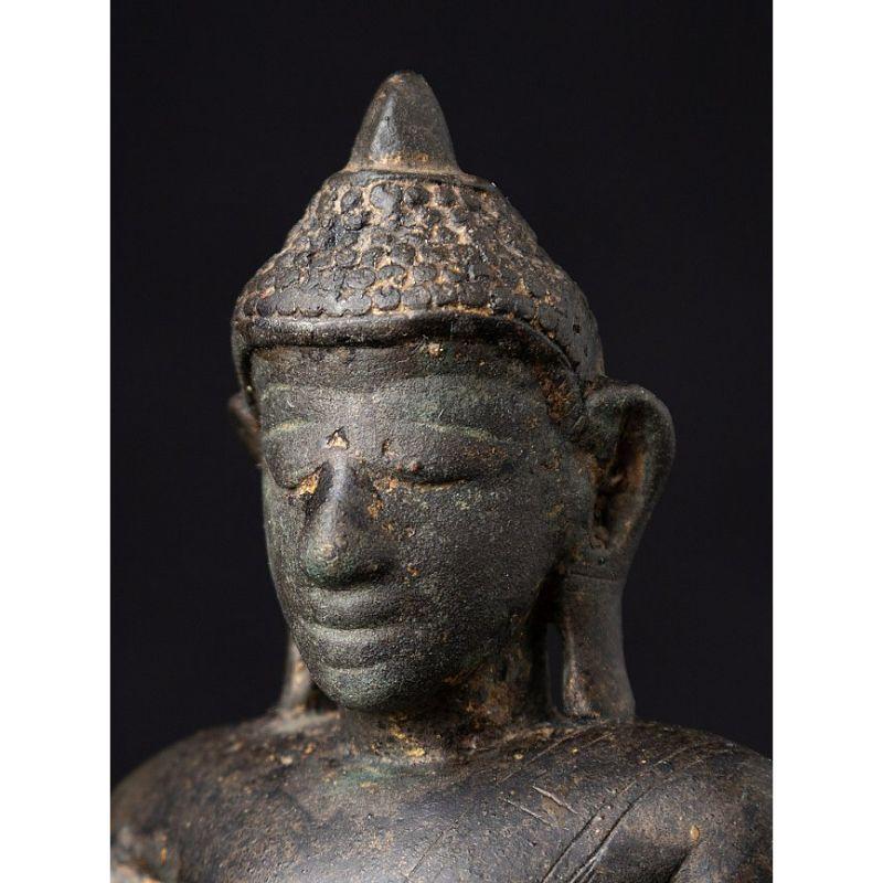 Spécial - très ancienne statue de Bouddha Arakan en bronze de Birmanie en vente 10