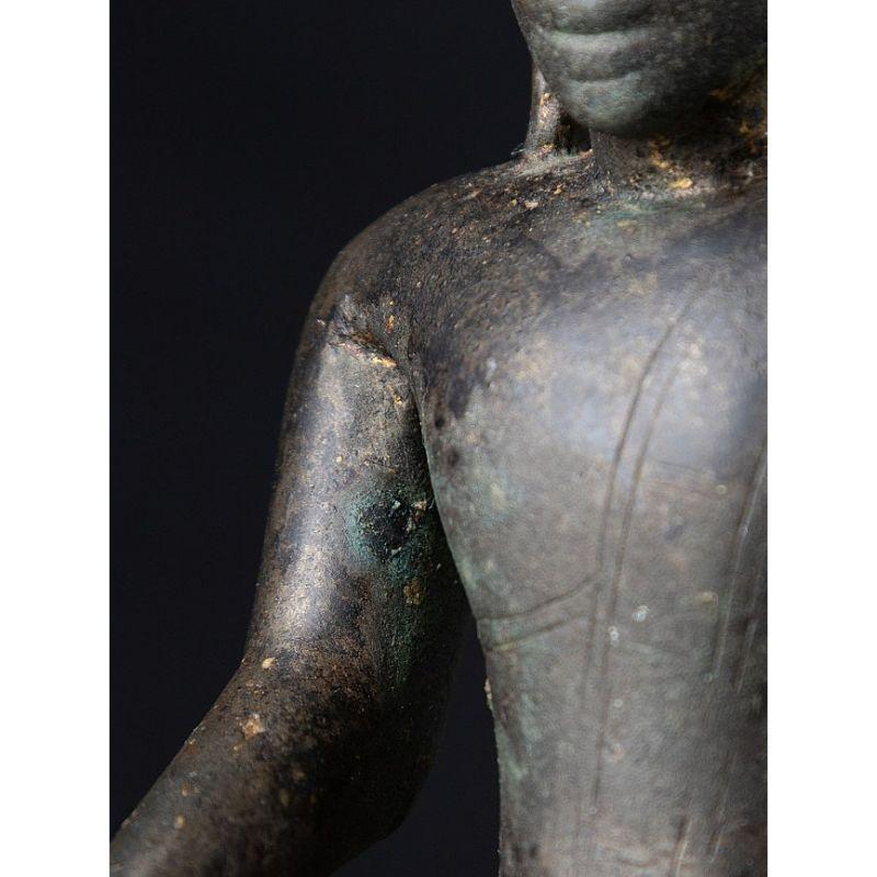 Spécial - très ancienne statue de Bouddha Arakan en bronze de Birmanie en vente 11