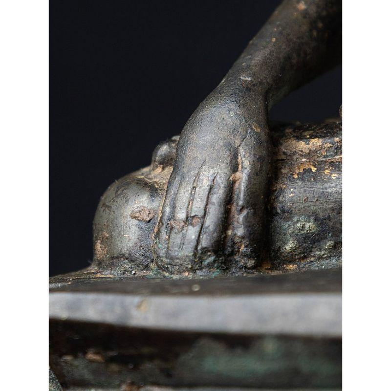 Spécial - très ancienne statue de Bouddha Arakan en bronze de Birmanie en vente 14