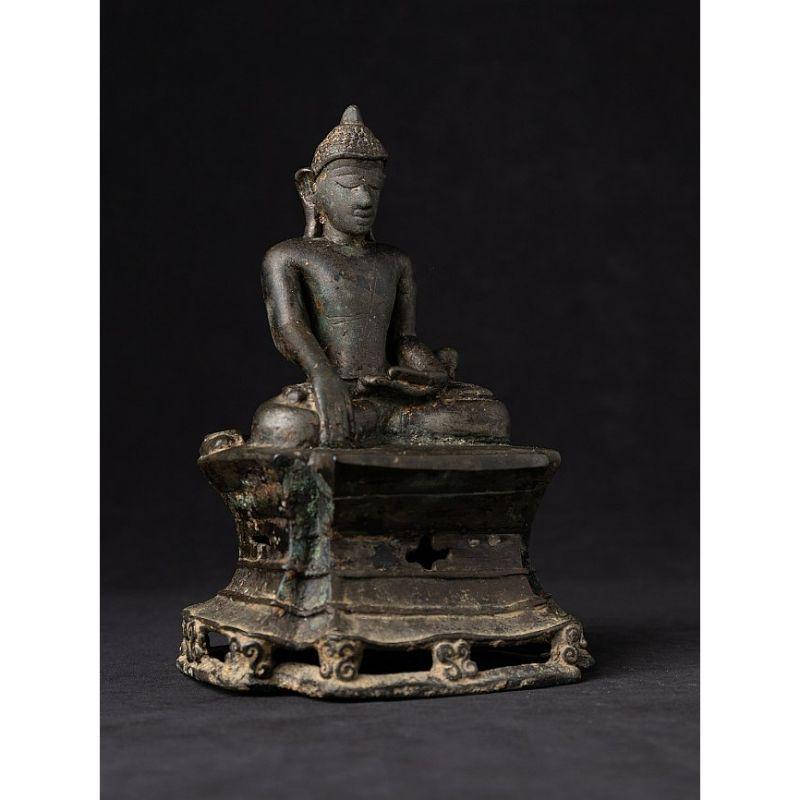 Spécial - très ancienne statue de Bouddha Arakan en bronze de Birmanie en vente 1