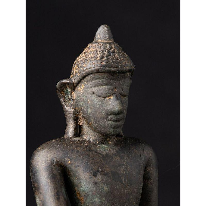 Spécial - très ancienne statue de Bouddha Arakan en bronze de Birmanie en vente 3