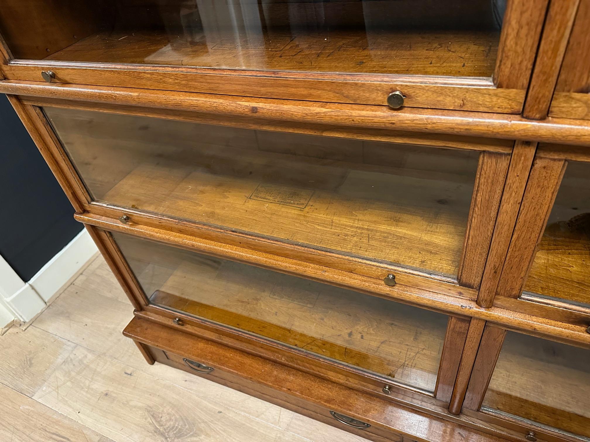 Libreria speciale Globe Wernicke in noce 7