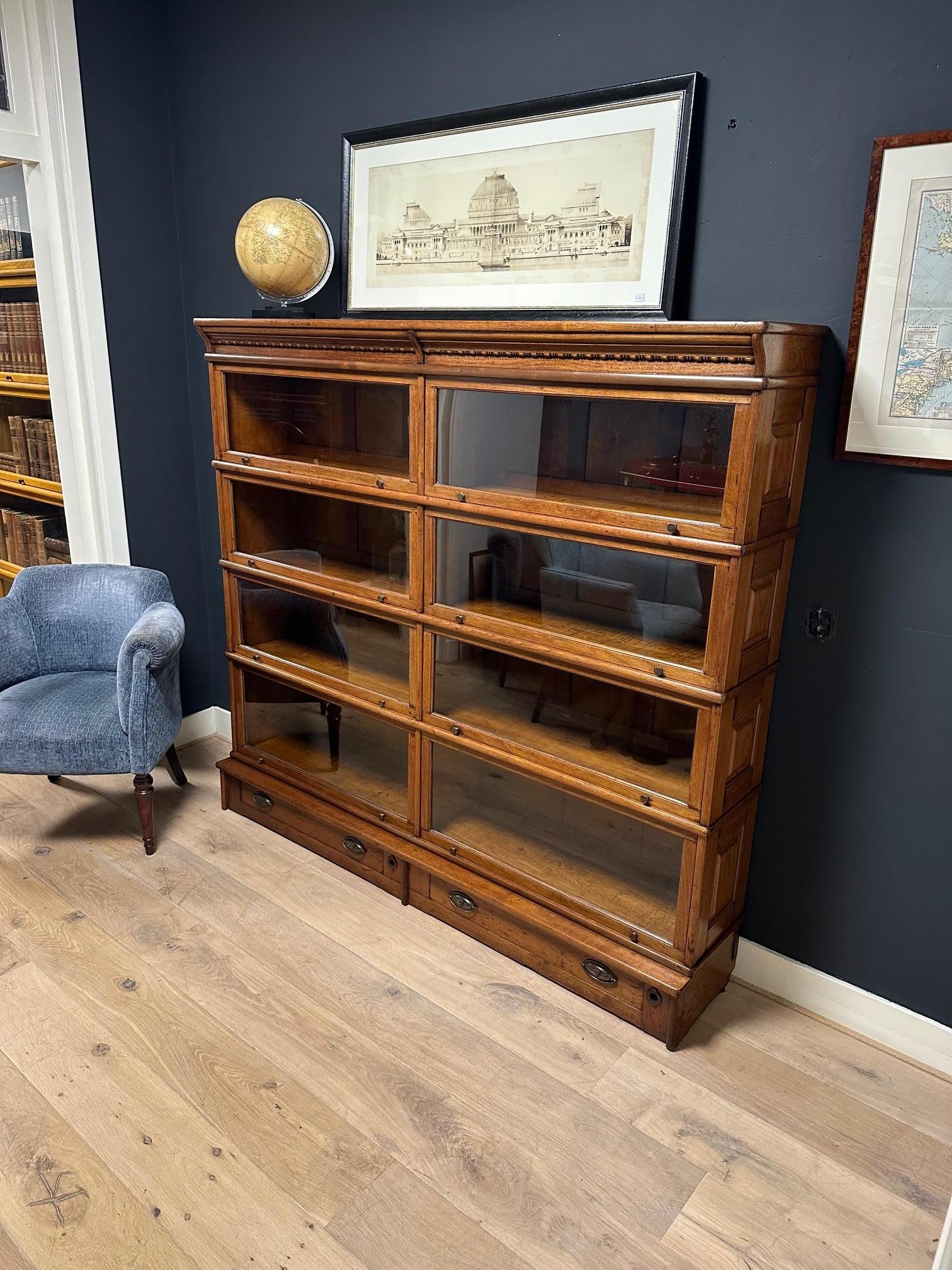 Libreria speciale Globe Wernicke in noce 12