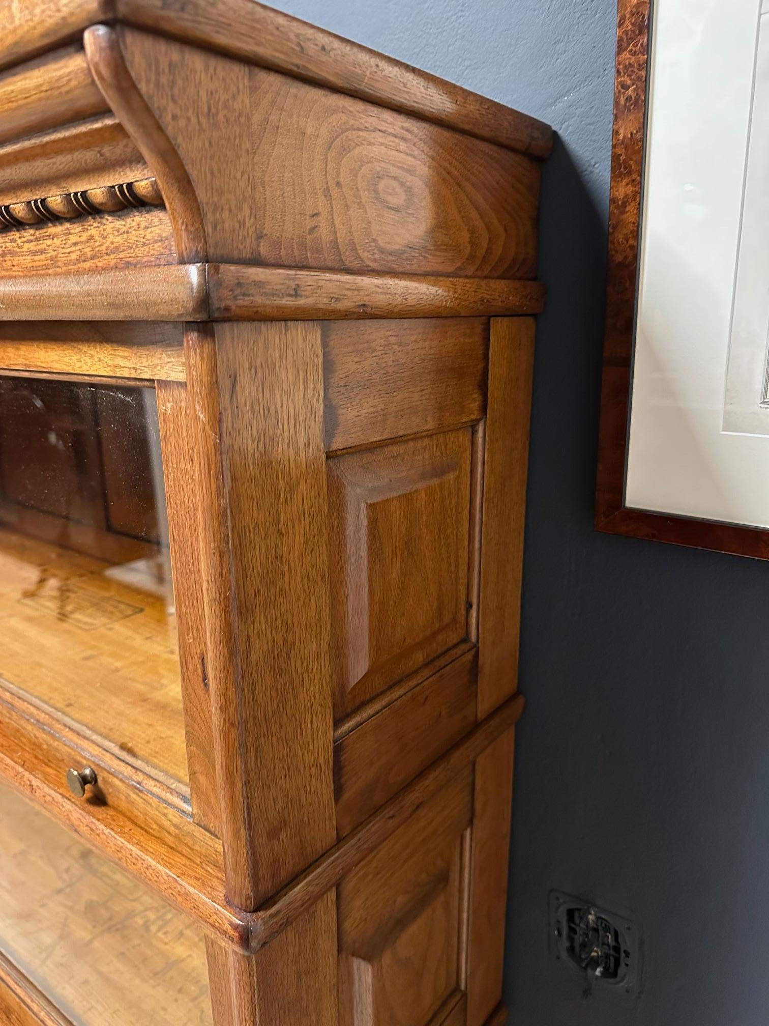 Libreria speciale Globe Wernicke in noce 2