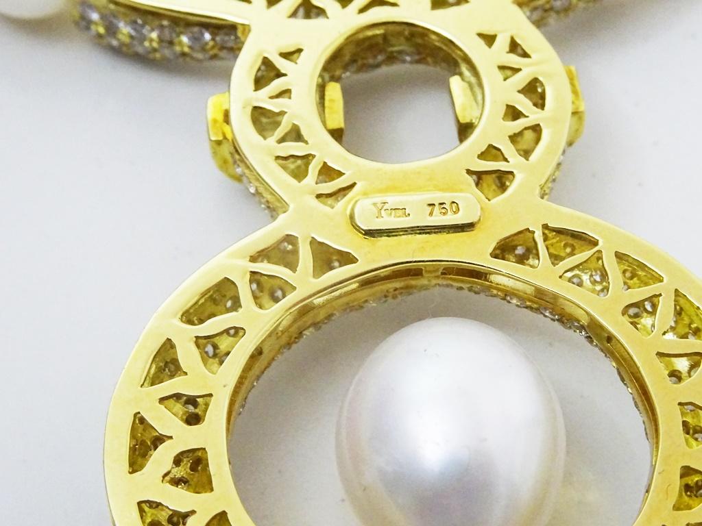 Specially designed Akoya Pearl . 18 karat Gold and Diamond Necklace by Yvel For Sale 1