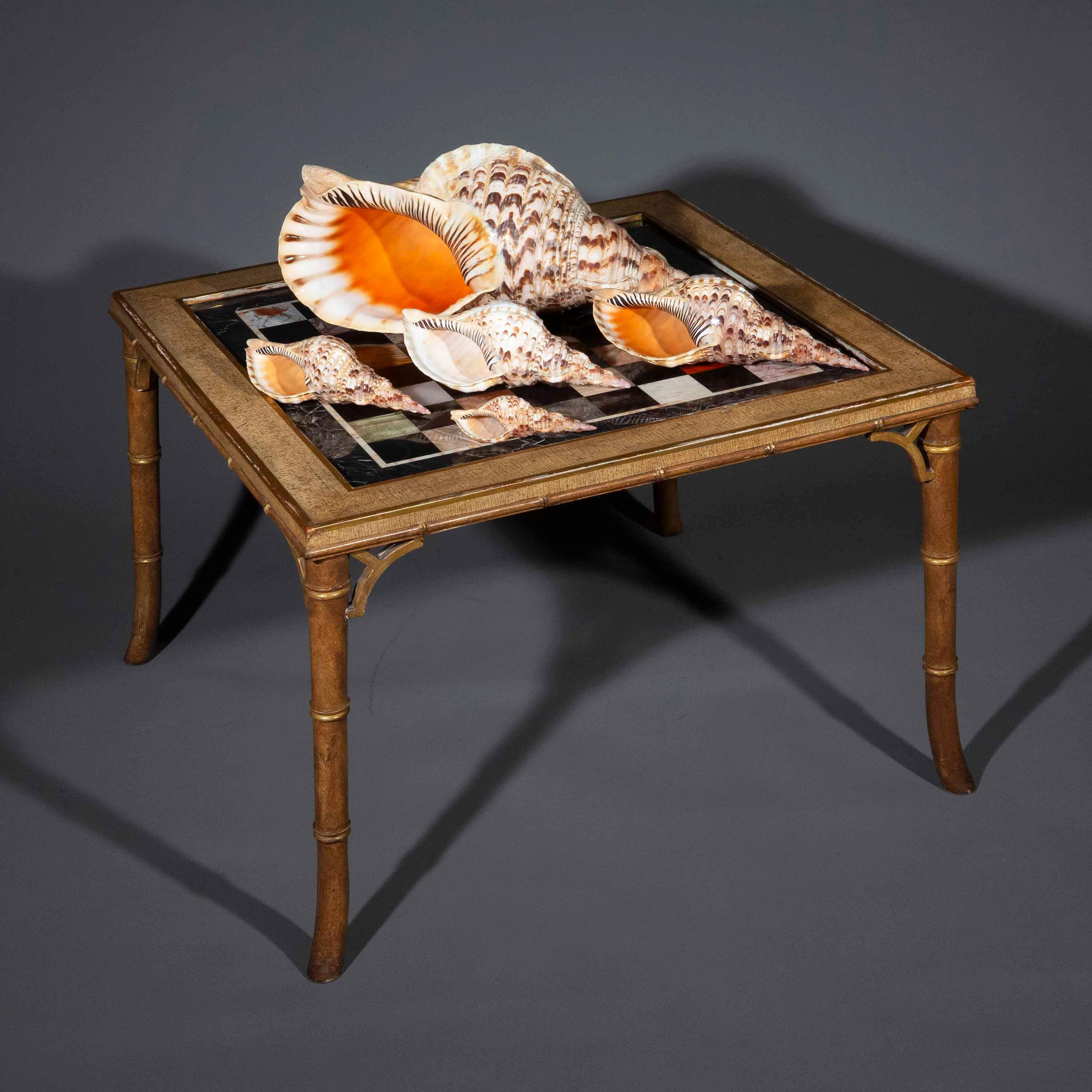 Doré Table basse chinoise en marbre, spécimen du milieu du siècle en vente