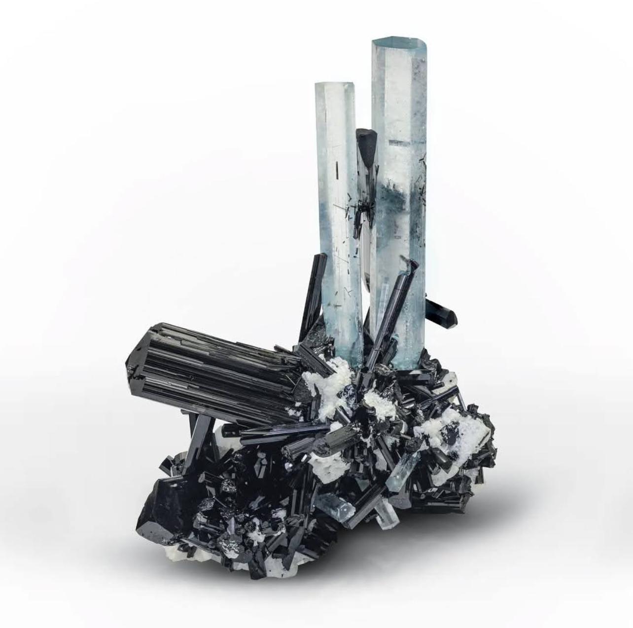 Espécimen De Cristales De Aguamarina Sobre Turmalina Negra Schorl De Pakistán en Bueno estado para la venta en Peshawar, PK