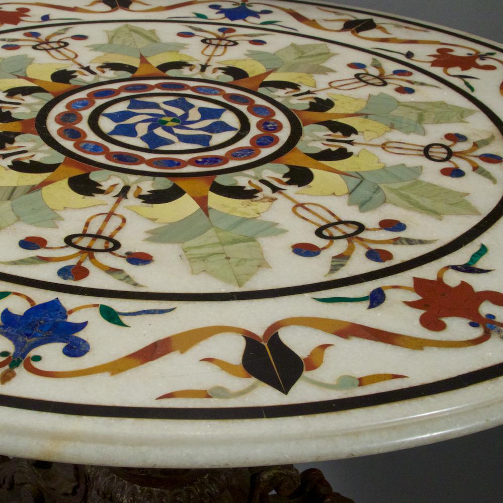 Pietra Dura-Marmor-Mitteltisch mit Intarsien im Zustand „Gut“ im Angebot in New York, NY
