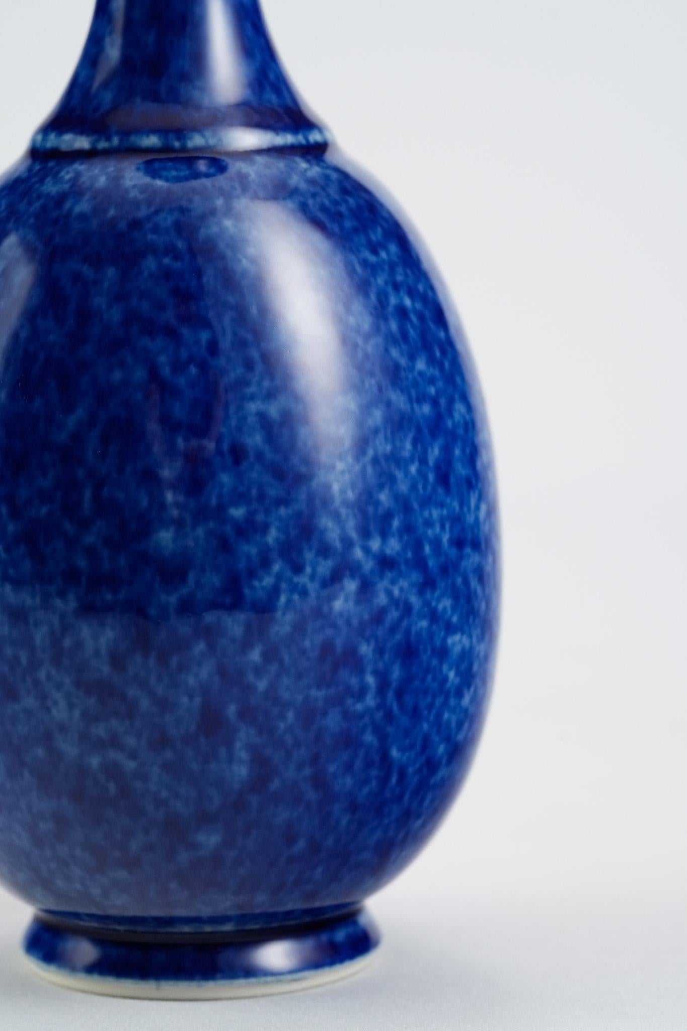 Taiwanese Vaso a collo lungo in porcellana 