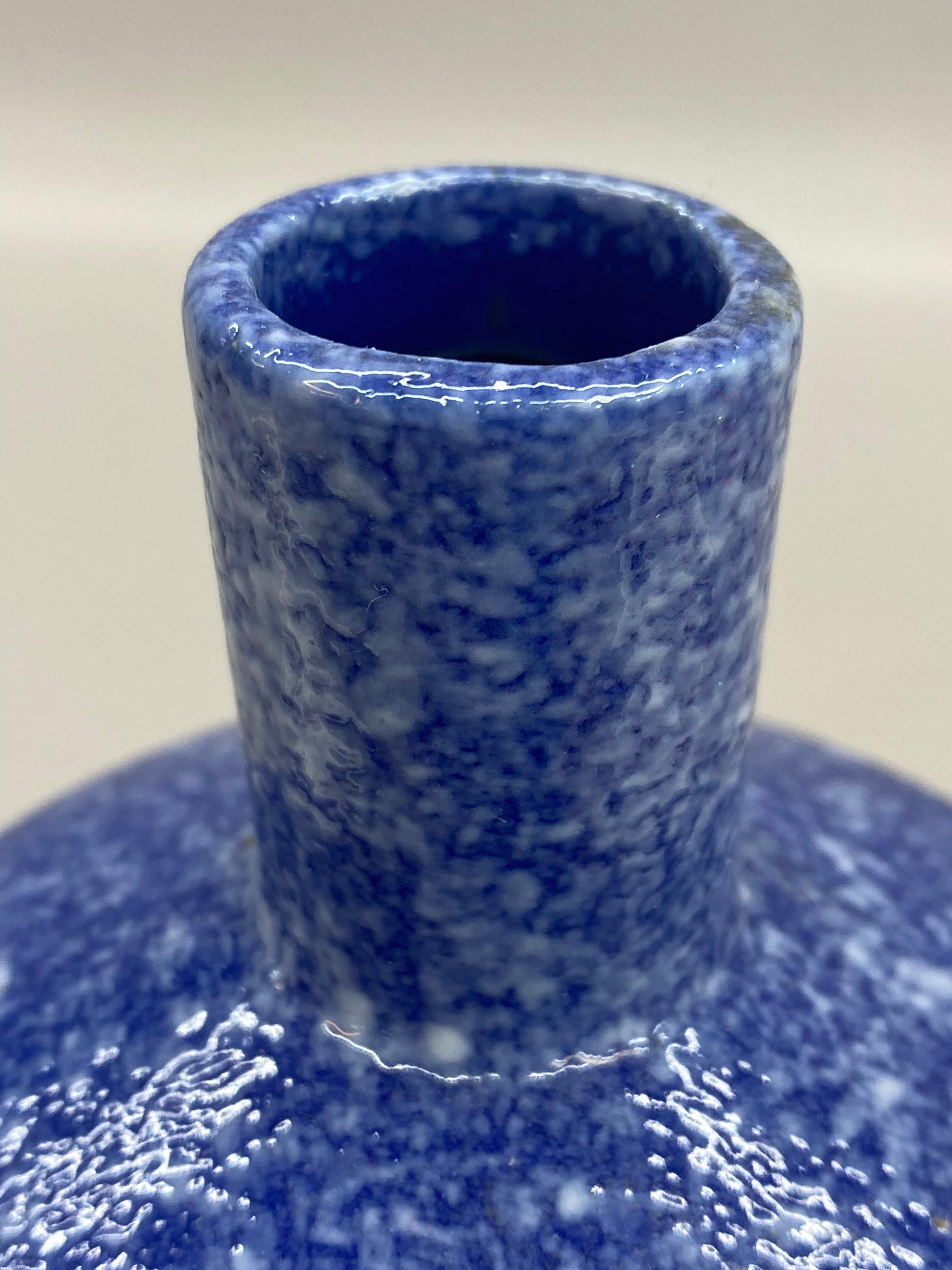 Moulage Vase de reproduction Williamstown en céramique japonaise, bleu moucheté en vente
