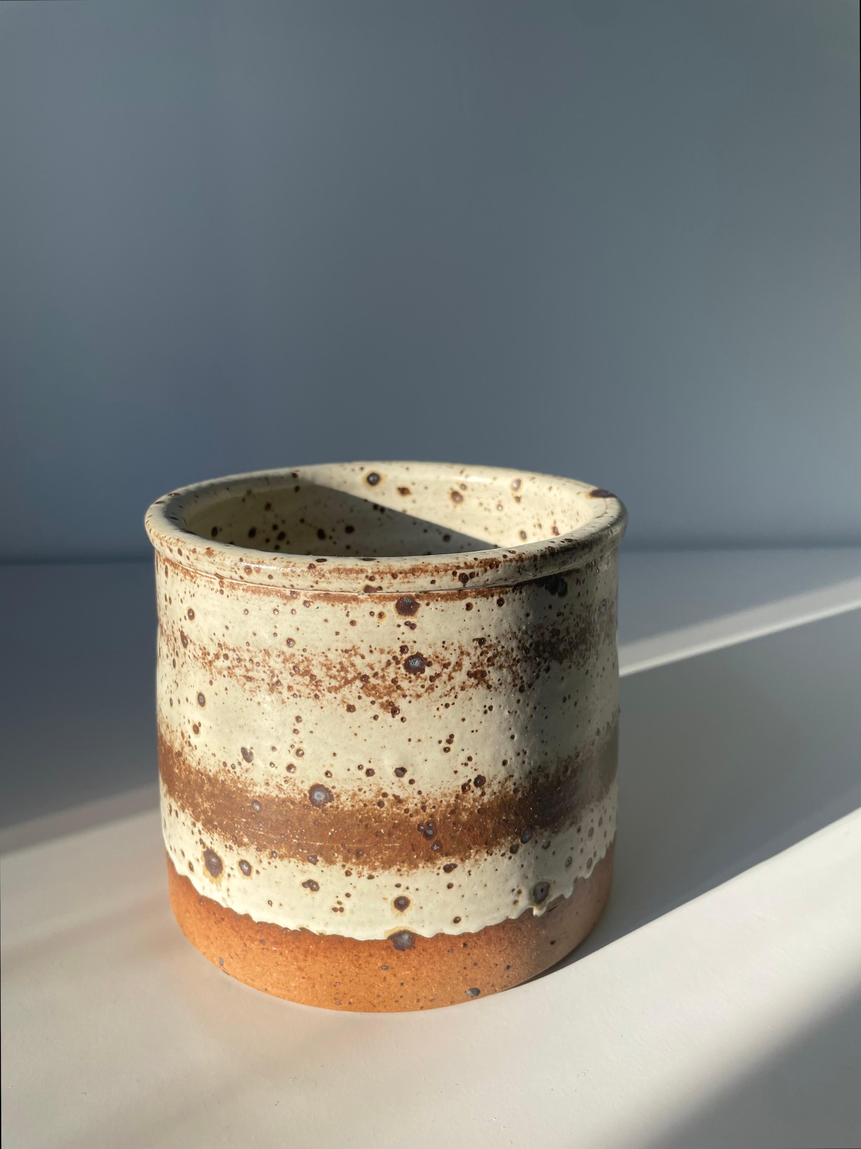 Gesprenkeltes glasiertes Steingut Pflanzgefäß, Dänemark, 1960er Jahre (Keramik) im Angebot