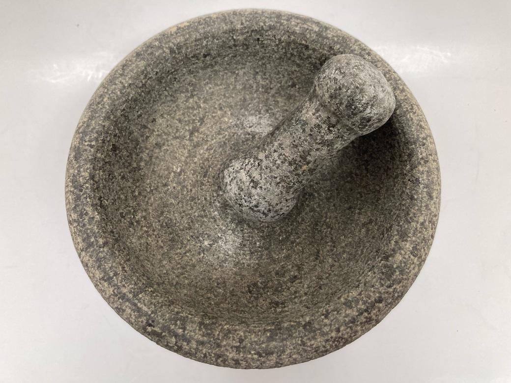 A Speckled Granite mortar and pestle with fine Elemental form, good weight and very good condition. The Mortar has a fine slightly pebble like outer surface and the interior is smooth as is the pestle. The pestle has an overall smooth texture and