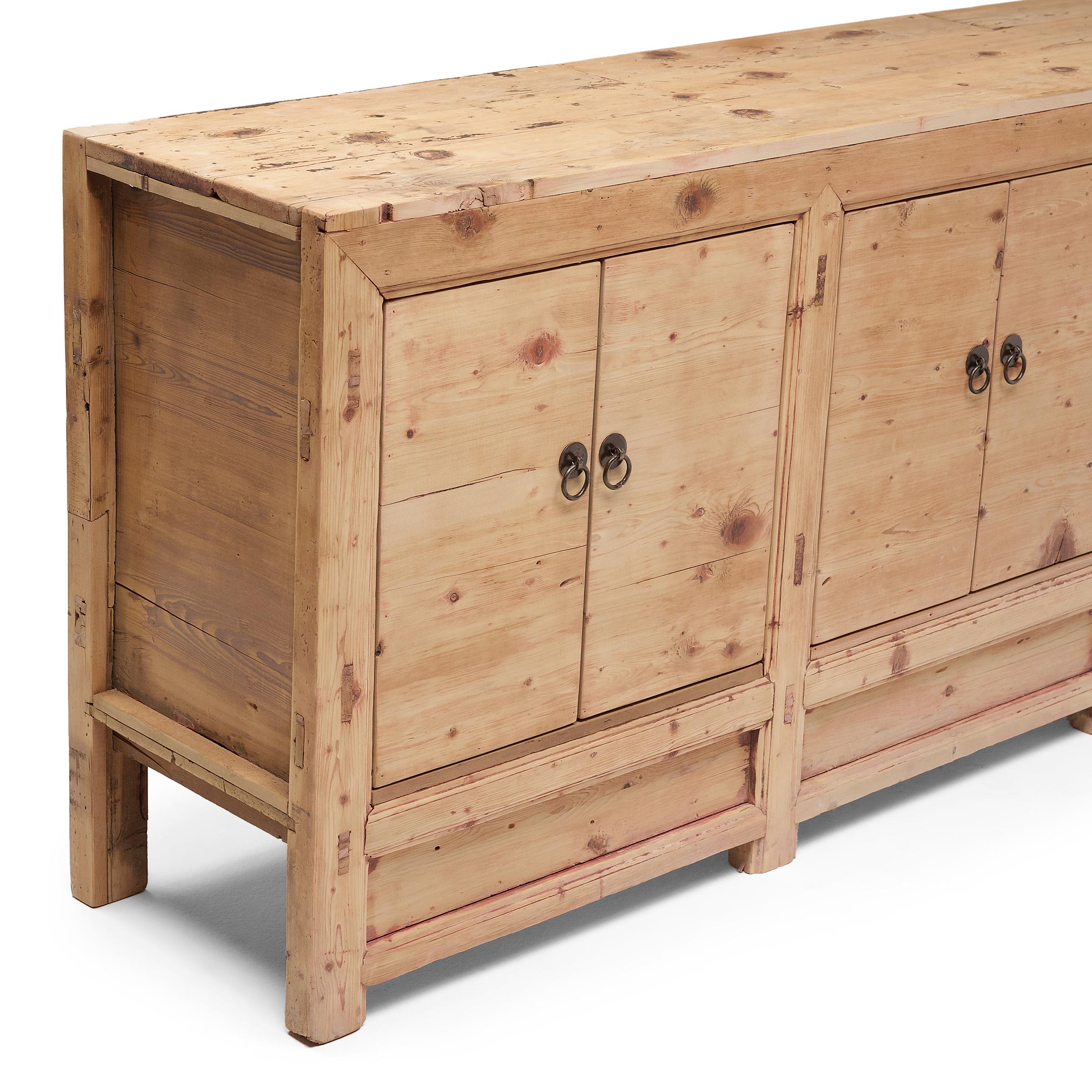 Speckled Pine Gobi Sideboard, c. 1900 In Good Condition For Sale In Chicago, IL