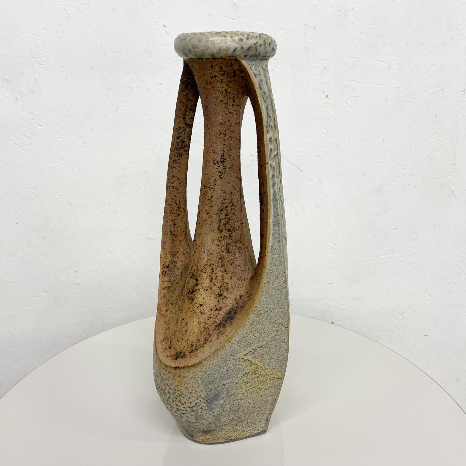 Speckled Pottery Sculptural Modernist Vase by Chico Ribeiro Munoz Brazil For Sale 1