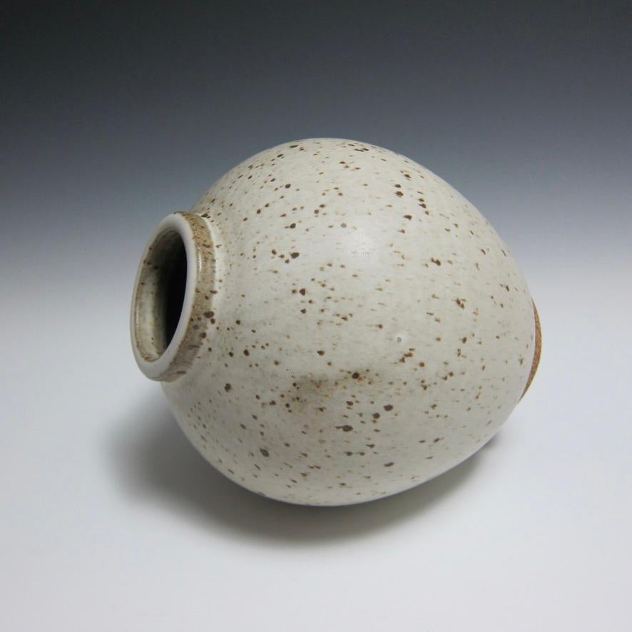 Speckled White Ceramic Vessel by Jason Fox In New Condition For Sale In Burbank, CA