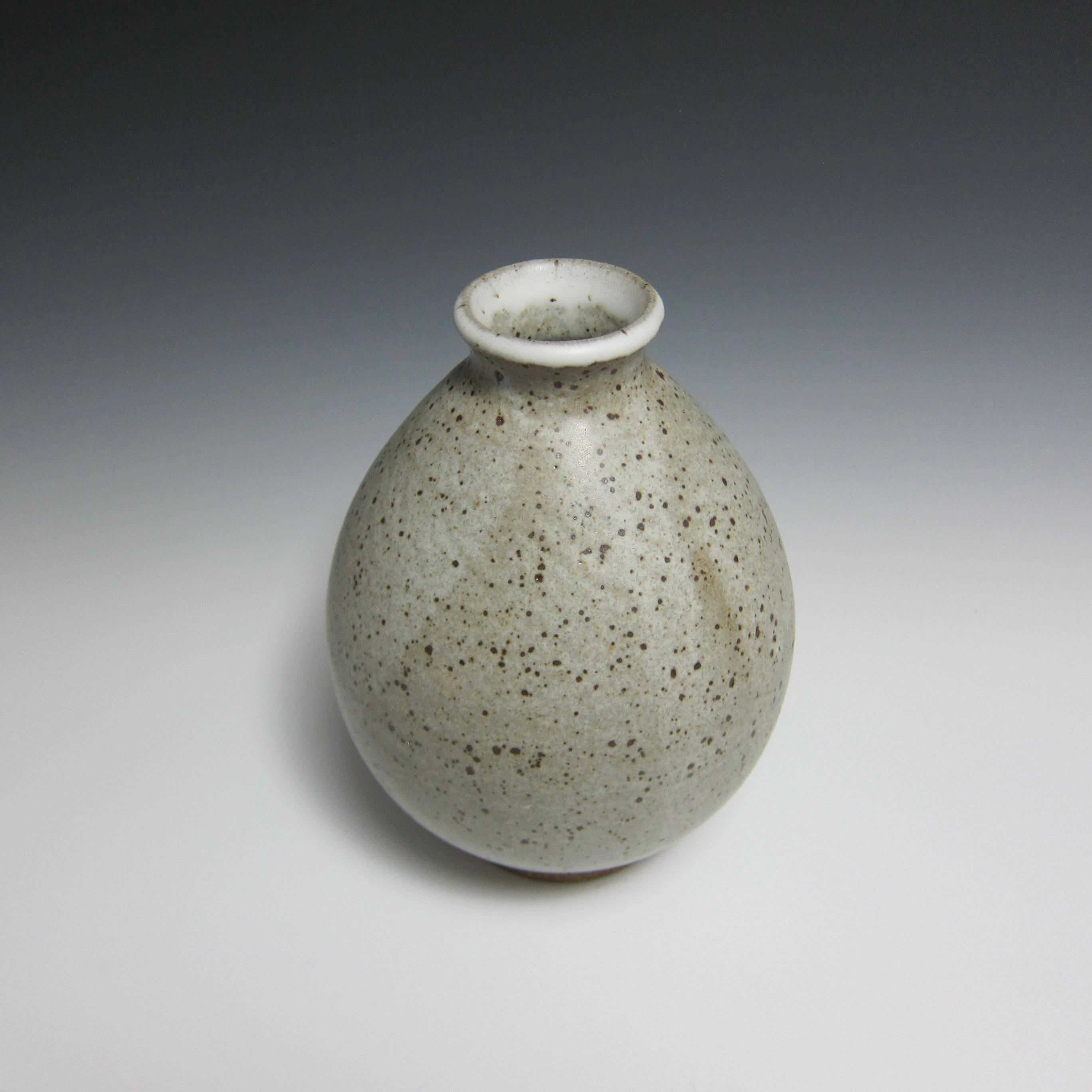 Speckled White Flower Bottle / Ceramic Vase by Jason Fox In New Condition For Sale In Burbank, CA