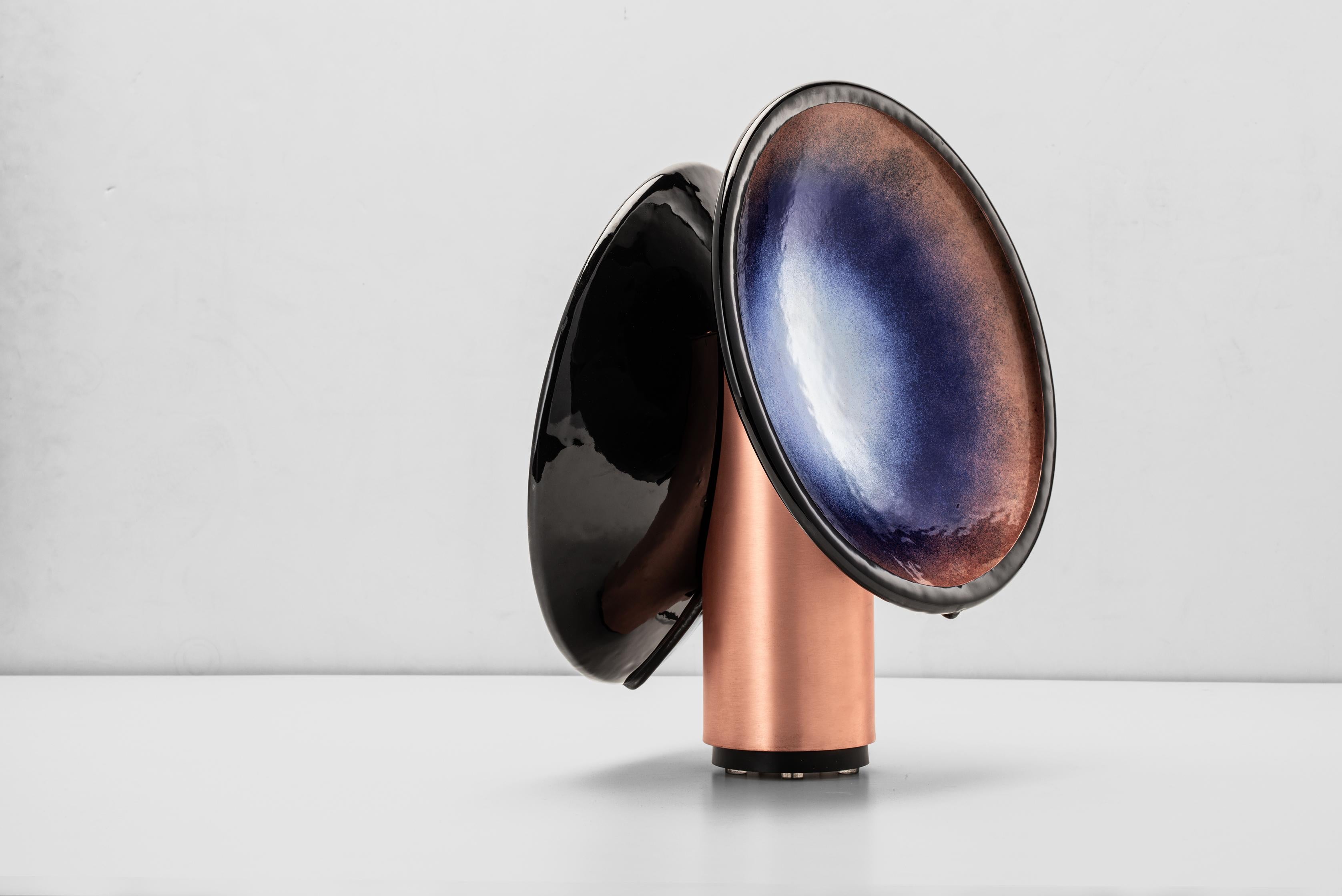Smaltato Lampada da tavolo Specola, design di Zanellato Bortotto, smalto a fuoco su rame. in vendita