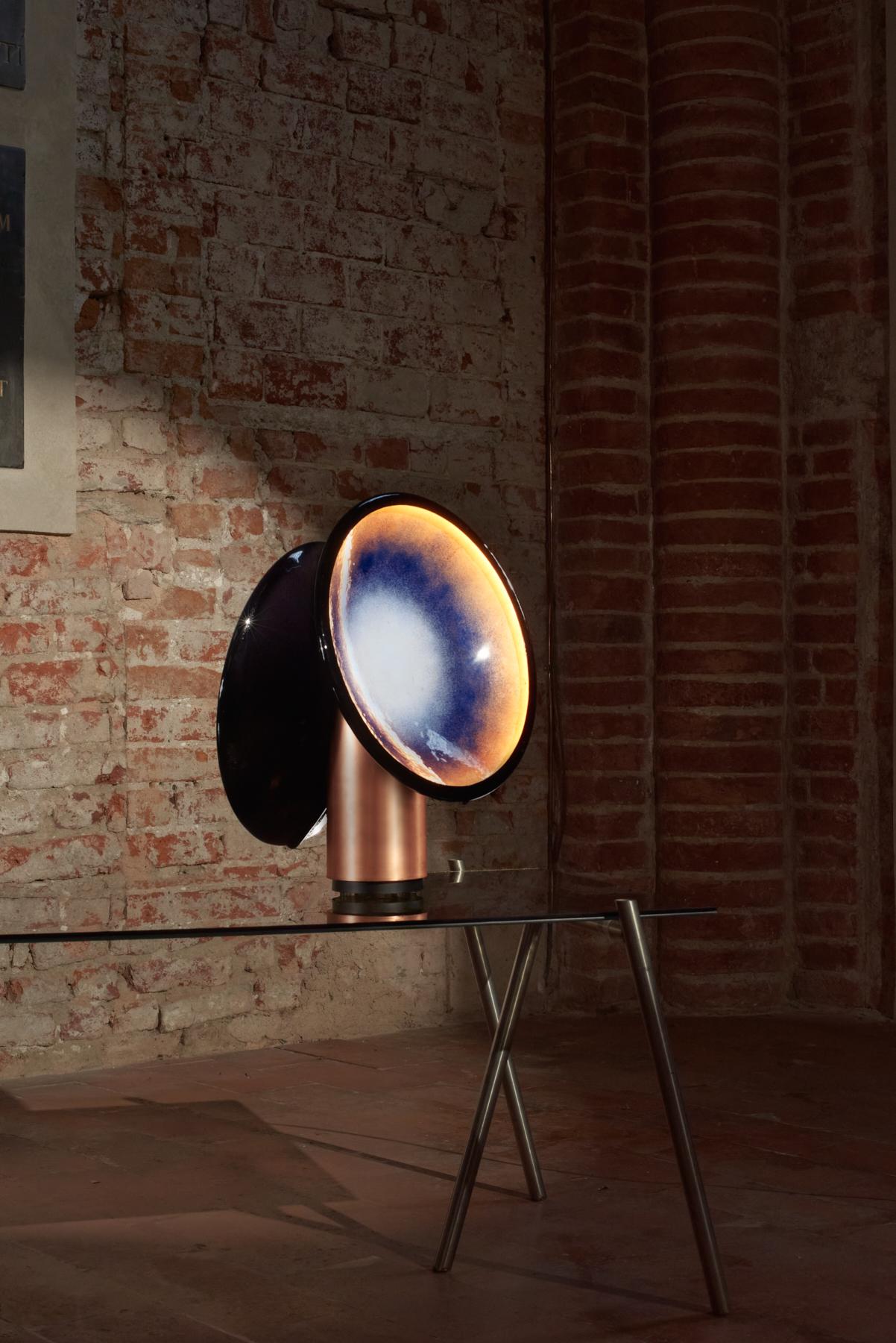Rame Lampada da tavolo Specola, design di Zanellato Bortotto, smalto a fuoco su rame. in vendita