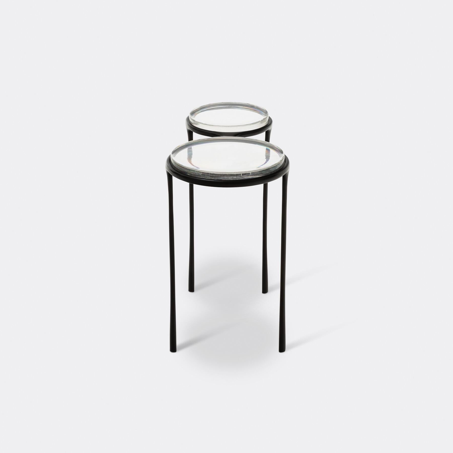 Table d'appoint Spectacles  Base en bronze foncé, plateau en verre transparent Neuf - En vente à Chicago, IL