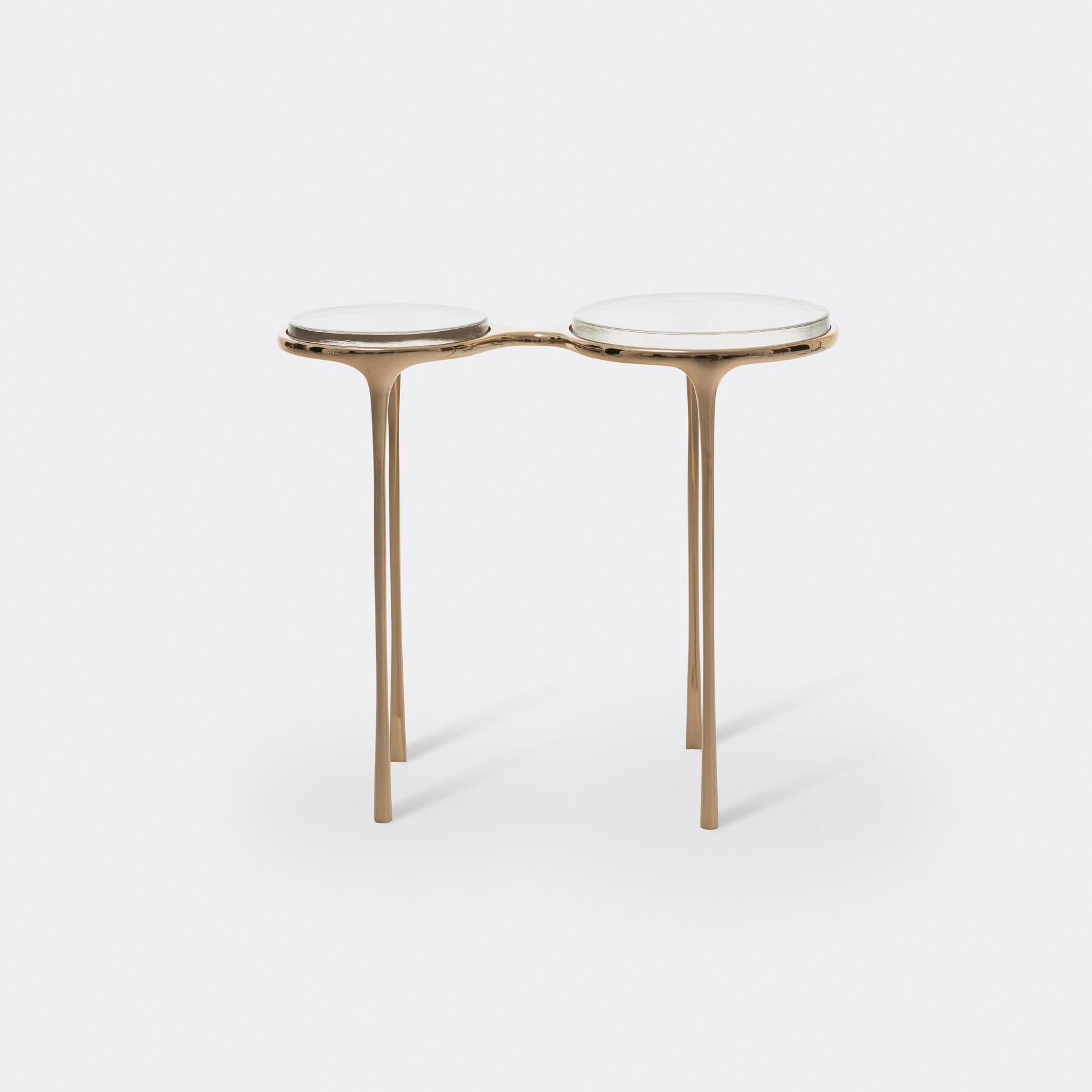Poli Table d'appoint Spectacles  Base en bronze poli, plateau en verre transparent en vente