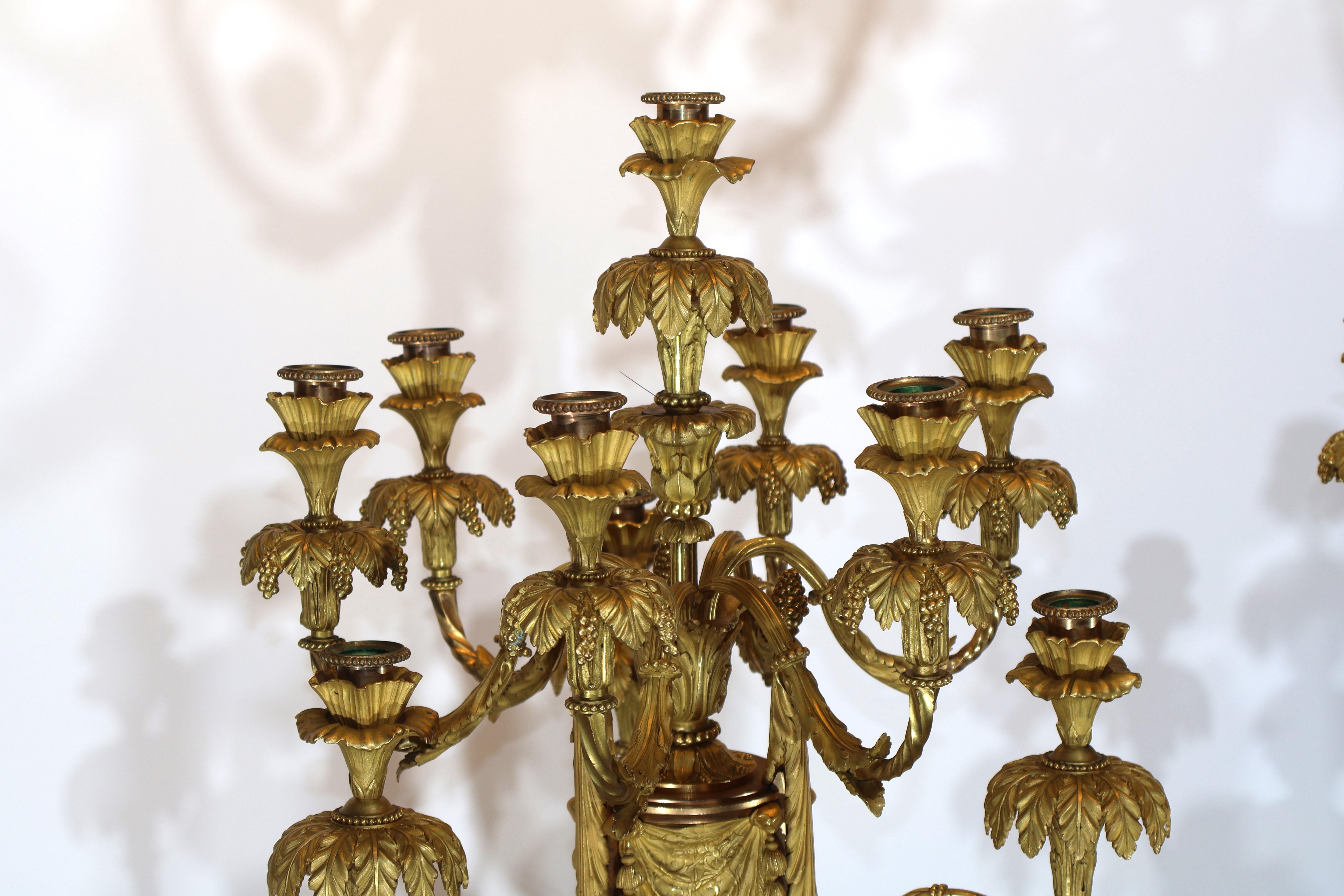 Spectaculaire paire de candélabres de style Louis XVI en vente 9