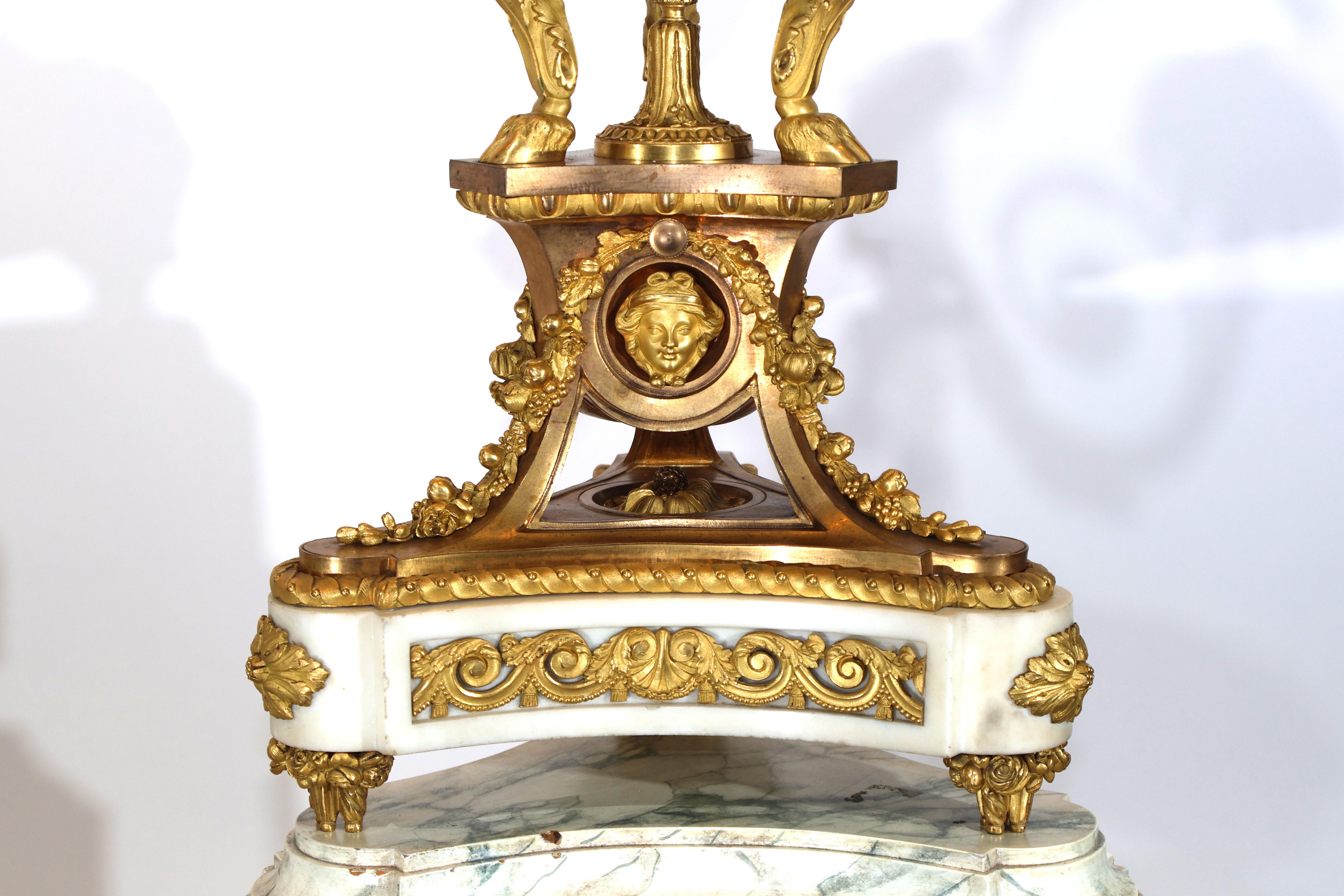 Fin du XIXe siècle Spectaculaire paire de candélabres de style Louis XVI en vente