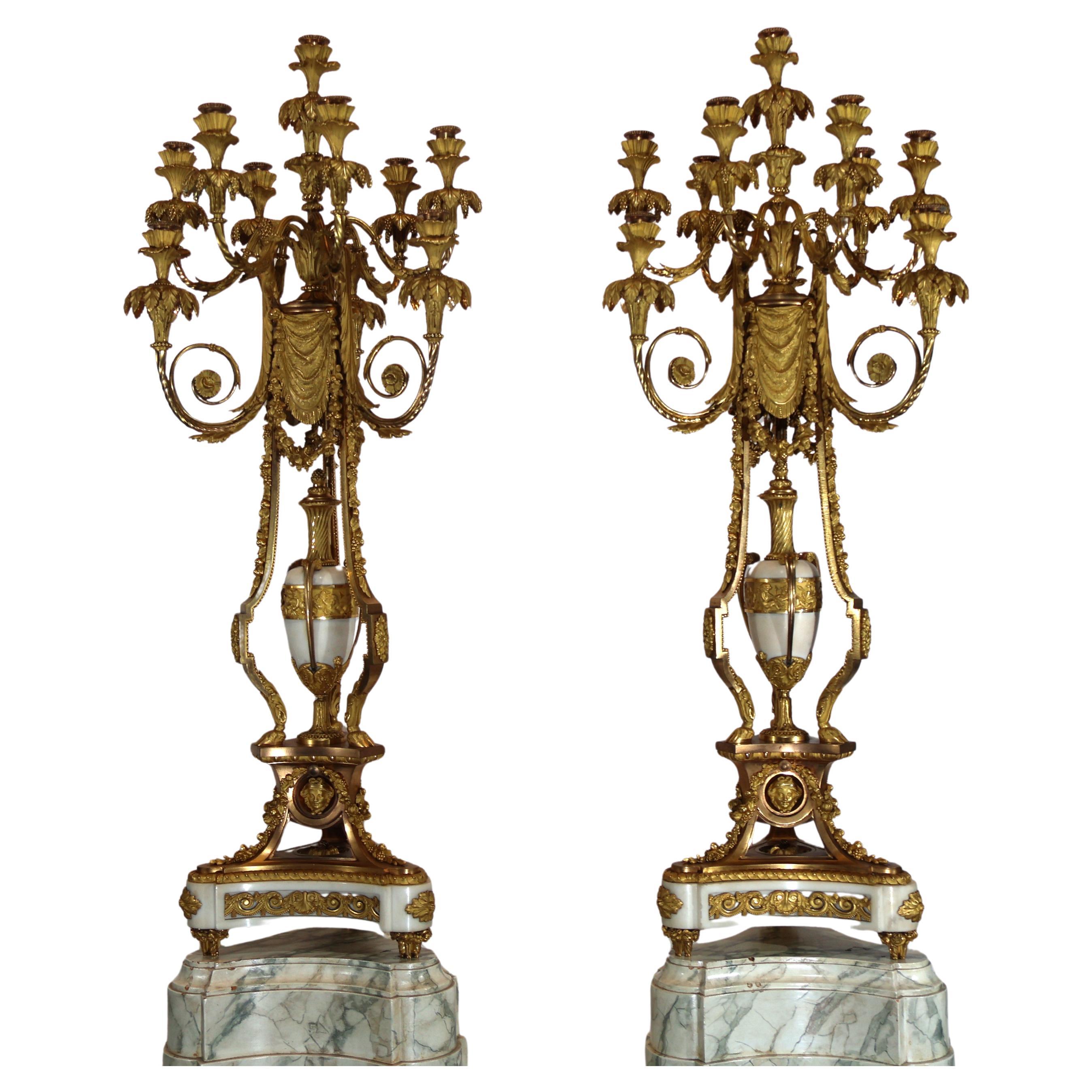Spectaculaire paire de candélabres de style Louis XVI en vente