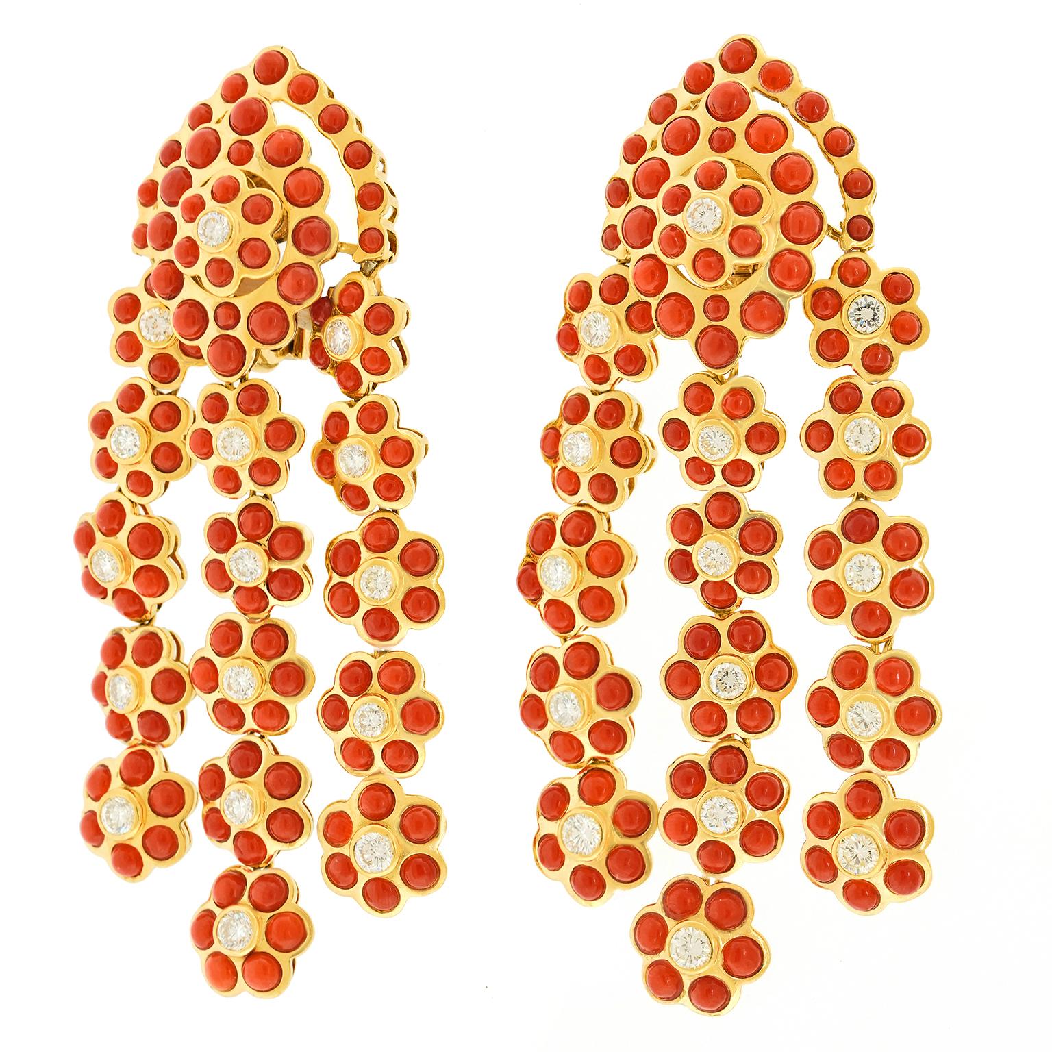 Taglio rotondo Orecchini lampadario in corallo e diamanti Sabbadini in vendita