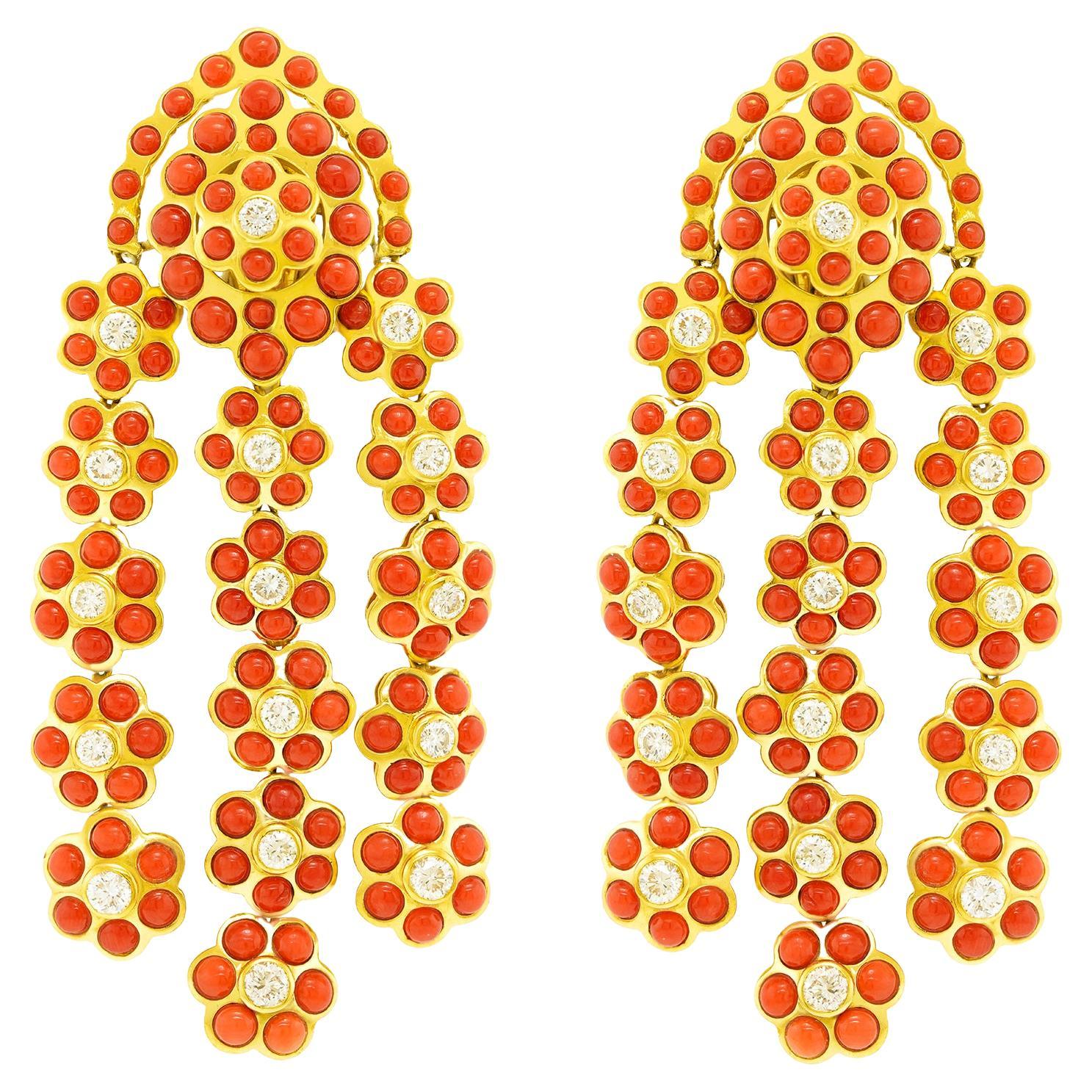 Orecchini lampadario in corallo e diamanti Sabbadini in vendita